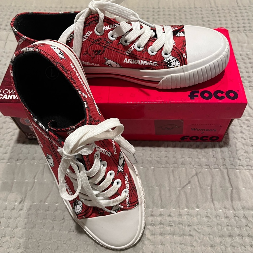 Arkansas Razorback converse style tennis shoes, women’s size 7, like new w/box